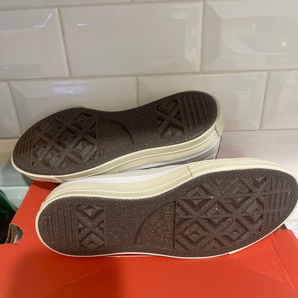 Converse - Picture 4 of 5